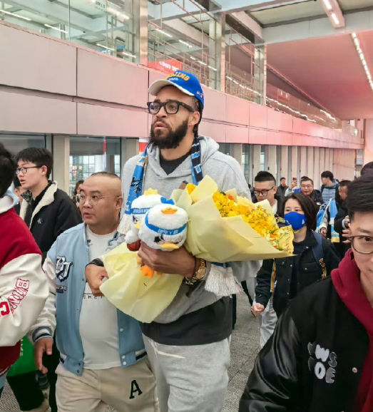 B体育-北京男篮官方：麦基正式抵京将穿0号 搭档周琦组超级双塔冲冠