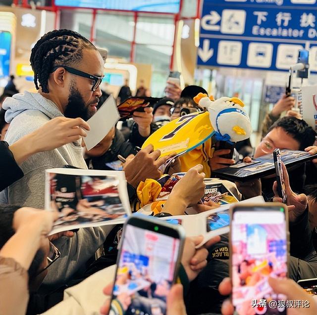 B体育官网-麦基：中国球迷为我疯狂 向他们表达爱意 会为北京男篮赢下很多比赛