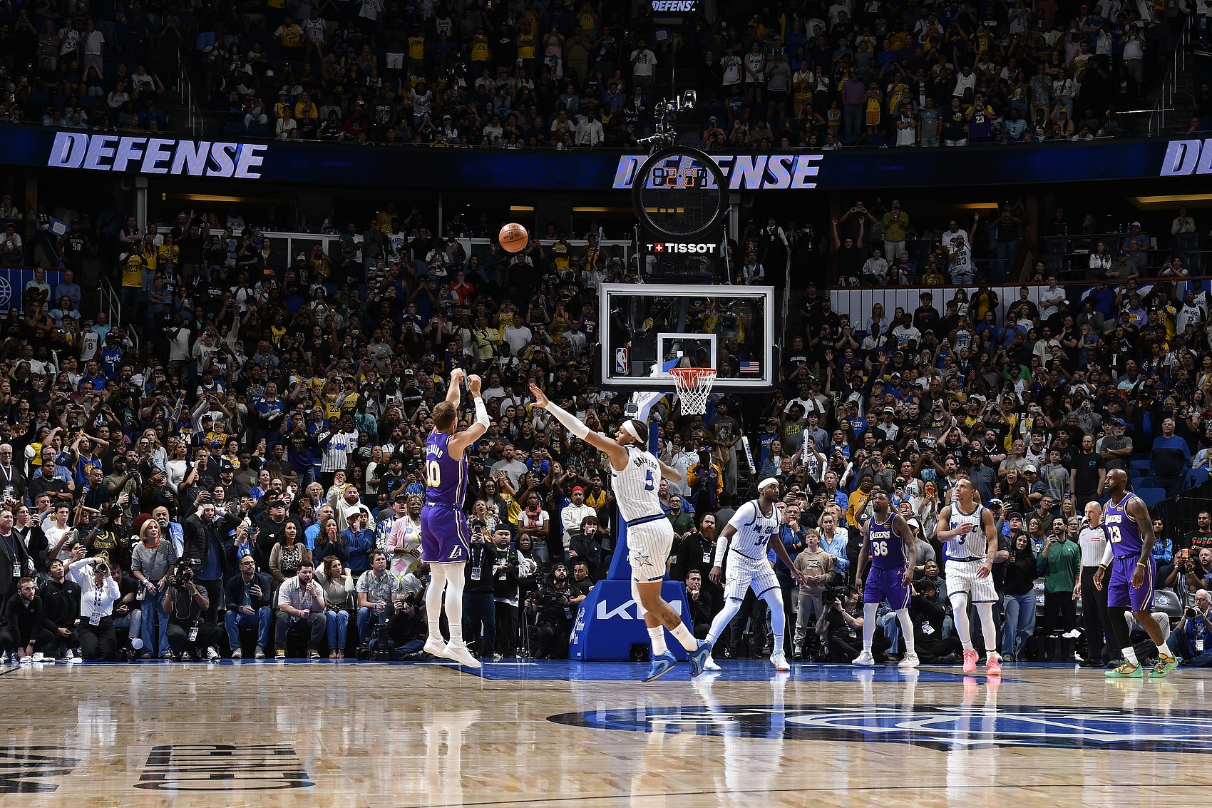 b体育官网入口在线-肯纳德审判之投！东詹里哪个都不能放 湖人的进攻上限创造奇迹